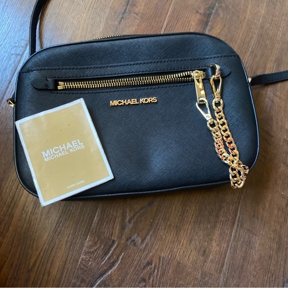 Michael Kors Jet Set Black Saffiano Leather Crossbody Bag Gold Chain✨Like New✨ - Picture 7 of 9